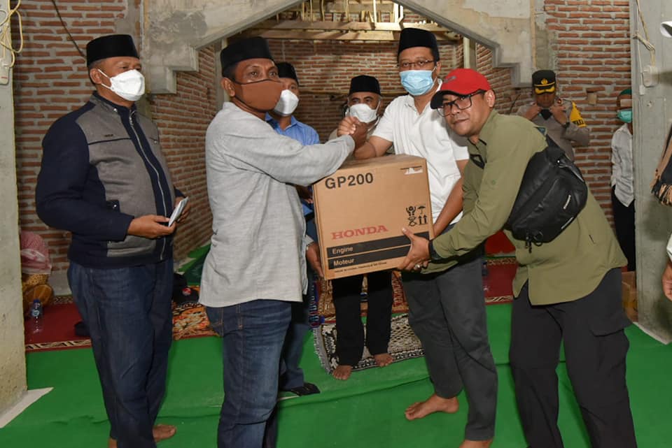 gubernur-ntb-serahkan-mesin-kentiting